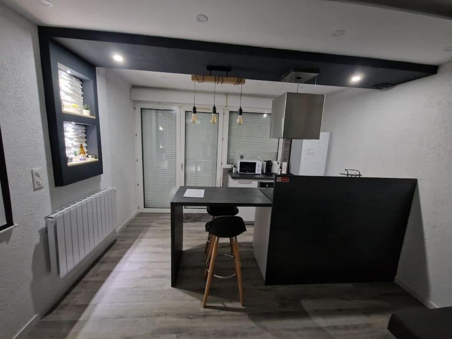 Logement Atypique & Parking Gratuit Gex Exterior foto