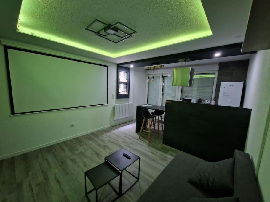 Logement Atypique & Parking Gratuit Gex Exterior foto